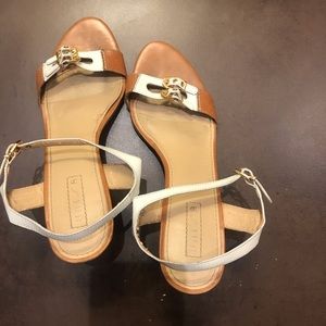 Two-toned natural strapped sandals.